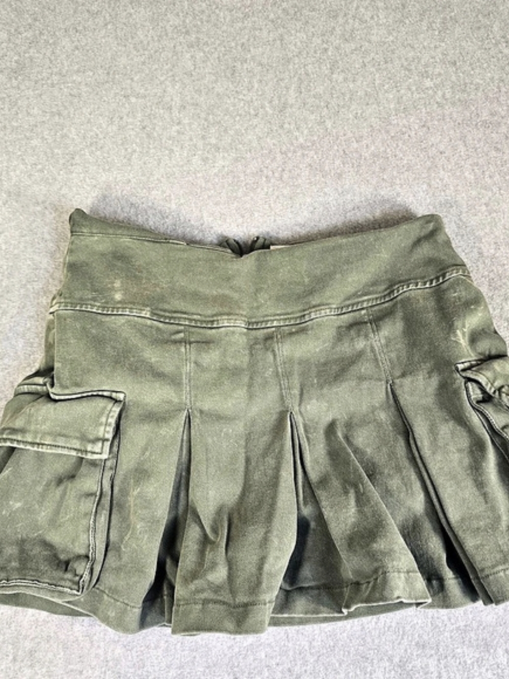 Stitch & Pine Olive Cargo Pleated Mini Skirt Large